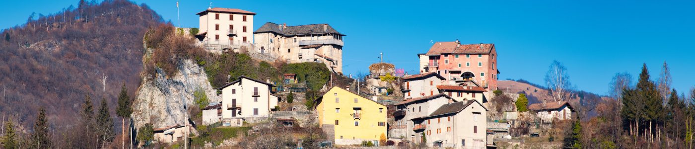 Villaggio di Pizzino in Val Taleggio, vicino alla Valle Brembana
